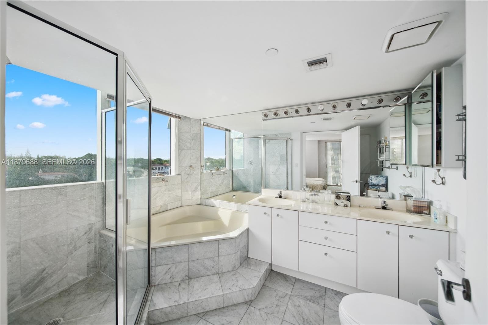 A11879688 — Miami Beach — 14