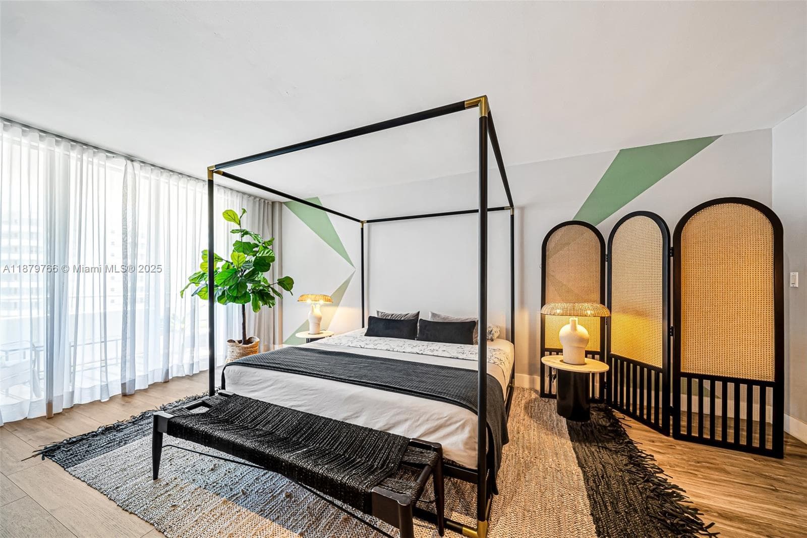 A11879766 — Miami Beach — 27