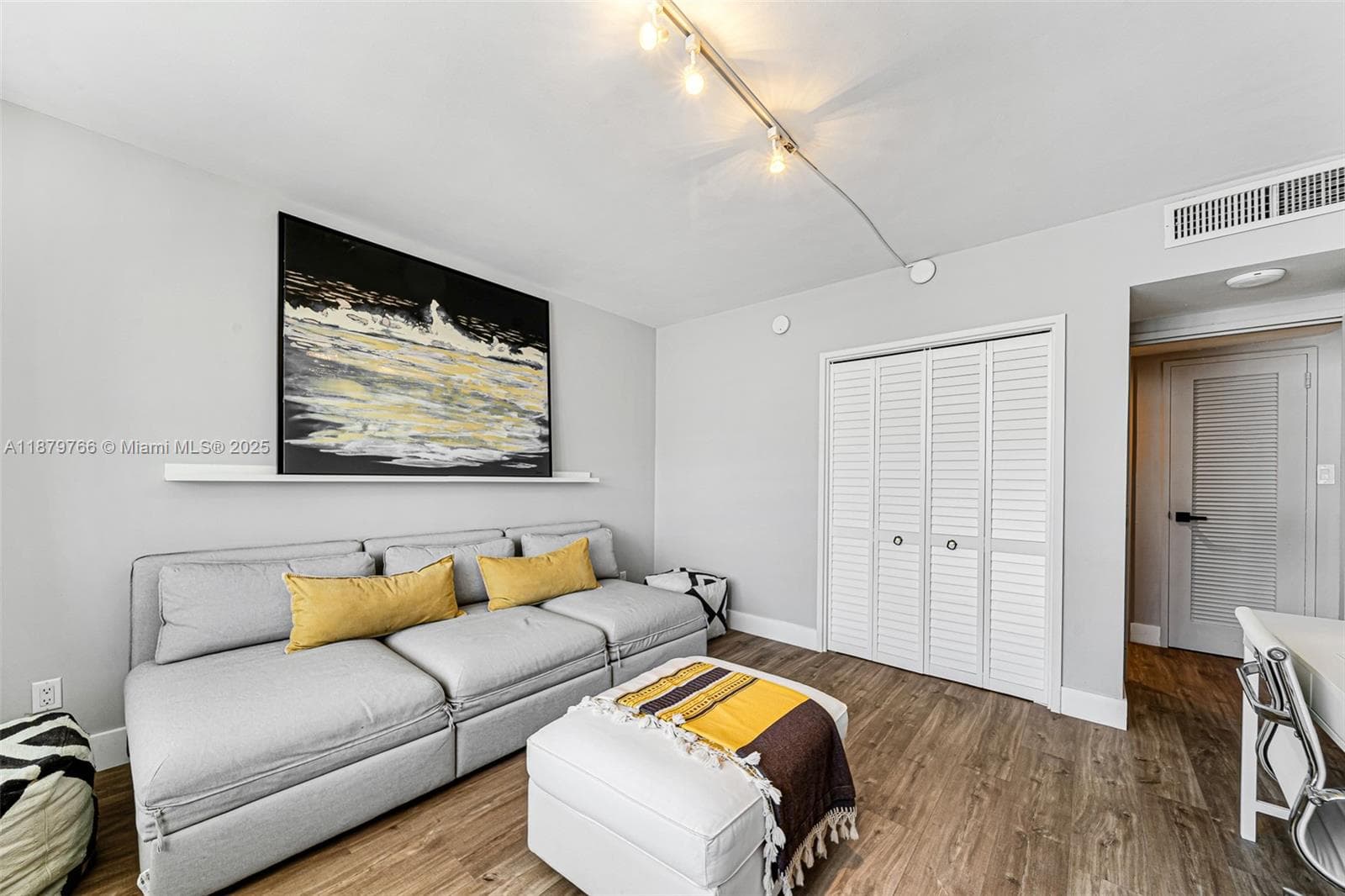 A11879766 — Miami Beach — 40