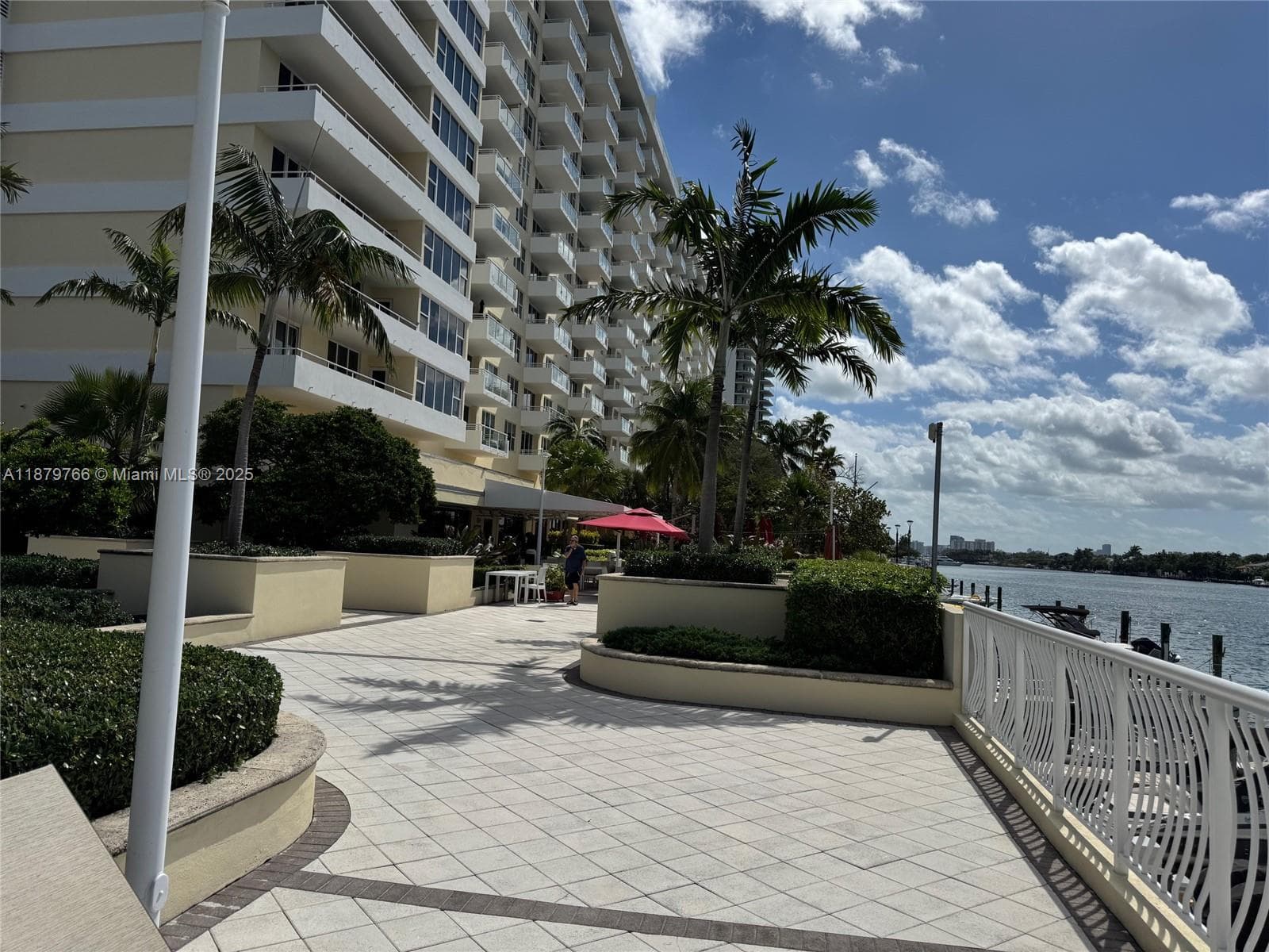 A11879766 — Miami Beach — 68
