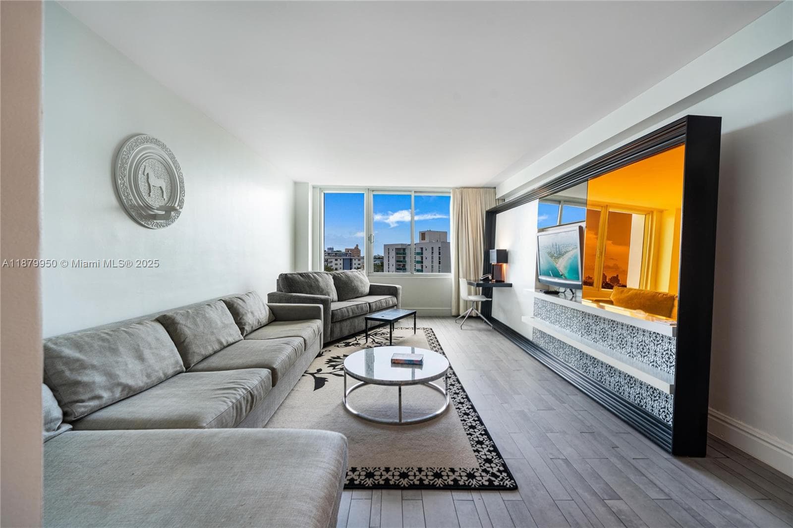 A11879950 — Miami Beach