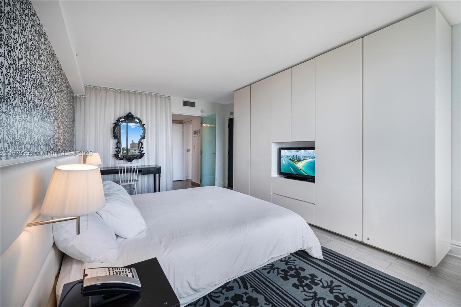 A11879950 — Miami Beach — 14