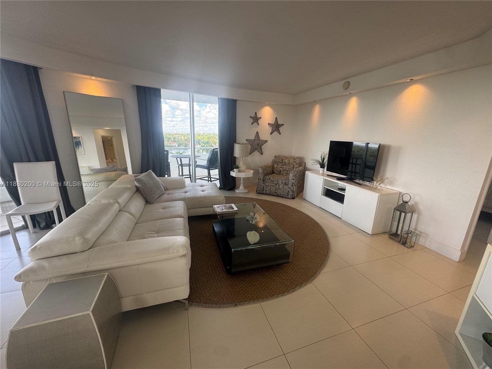 A11880200 — Miami Beach — 6