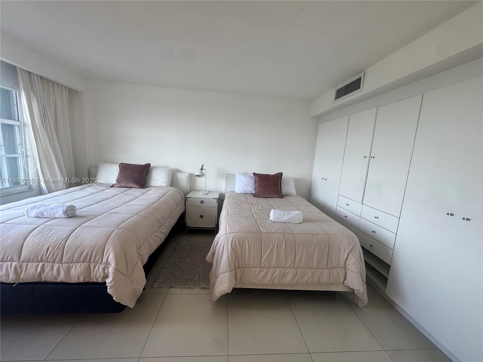 A11880200 — Miami Beach — 13