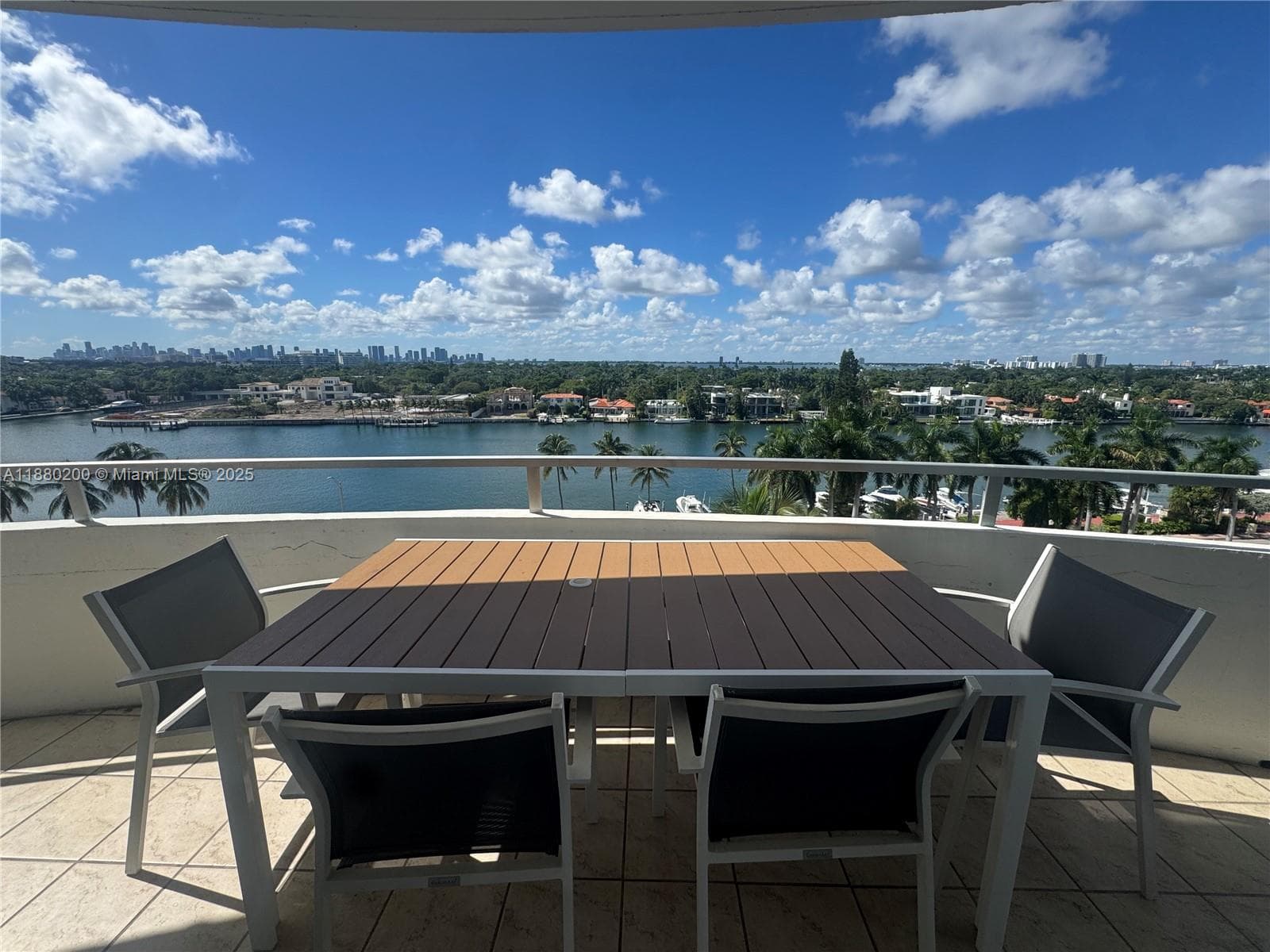 A11880200 — Miami Beach — 17