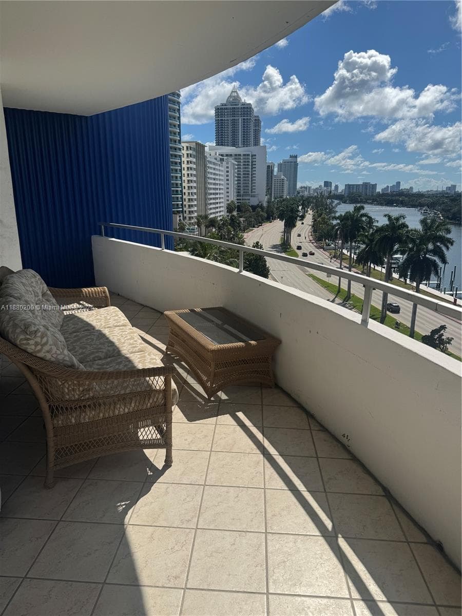 A11880200 — Miami Beach — 16