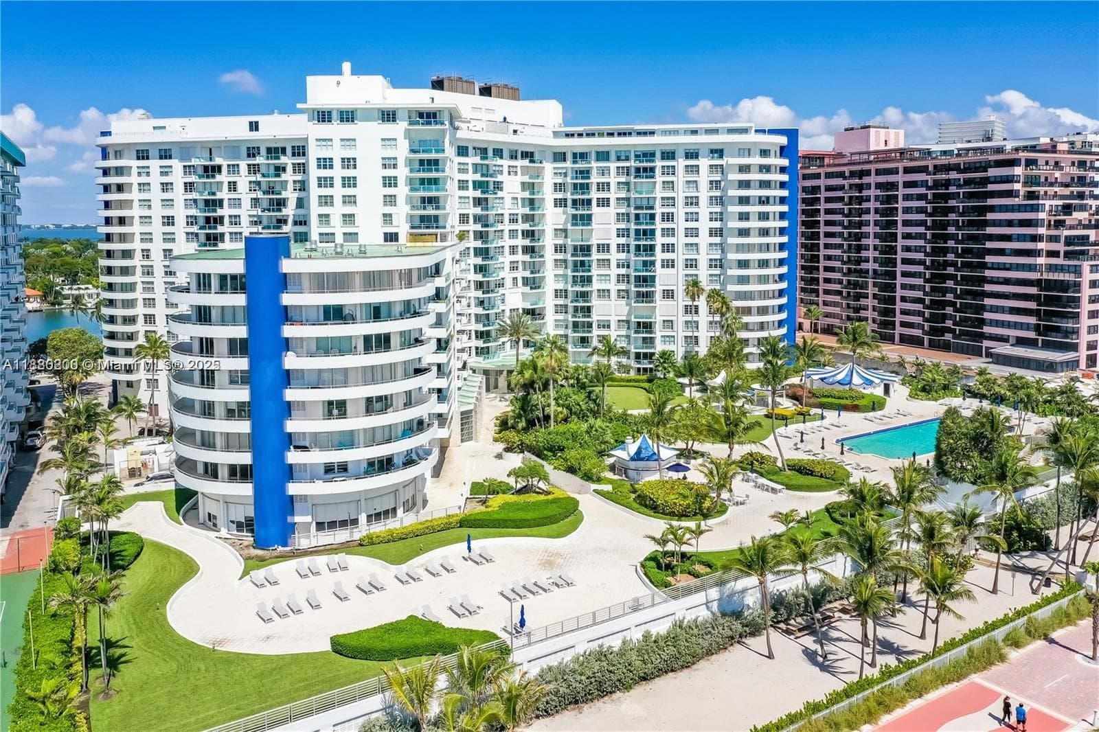 A11880200 — Miami Beach — 31