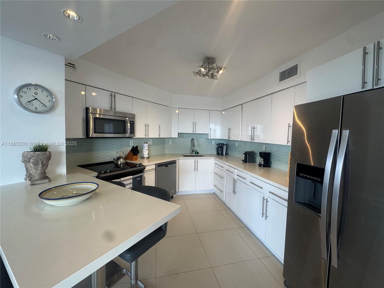 A11880200 — Miami Beach — 4
