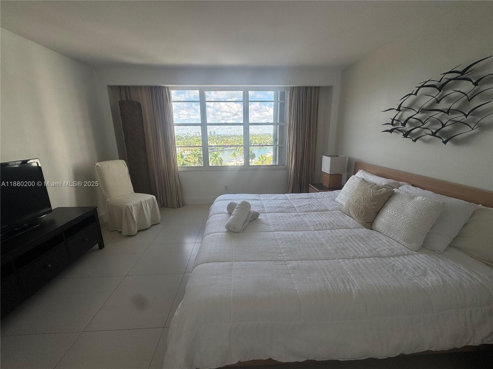 A11880200 — Miami Beach — 8