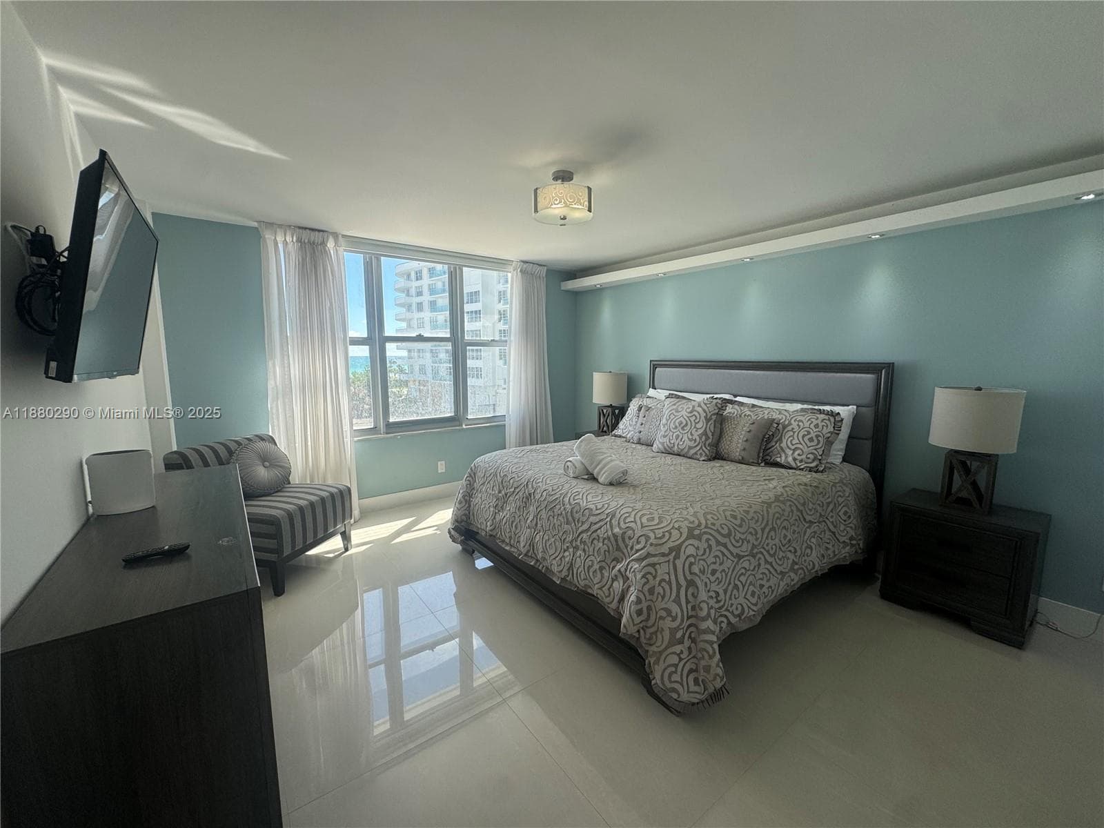 A11880290 — Miami Beach — 12