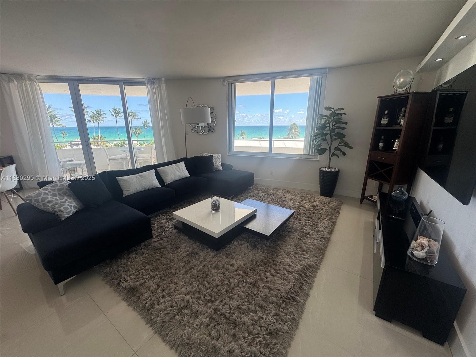 A11880290 — Miami Beach — 11