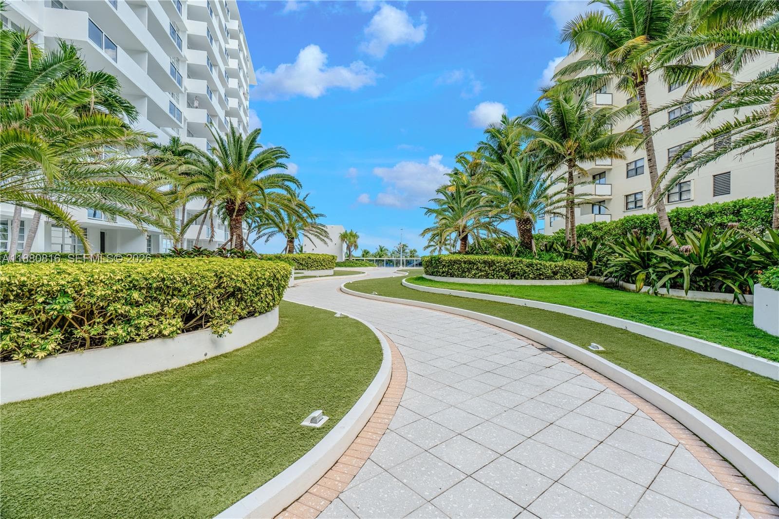 A11880816 — Miami Beach — 38