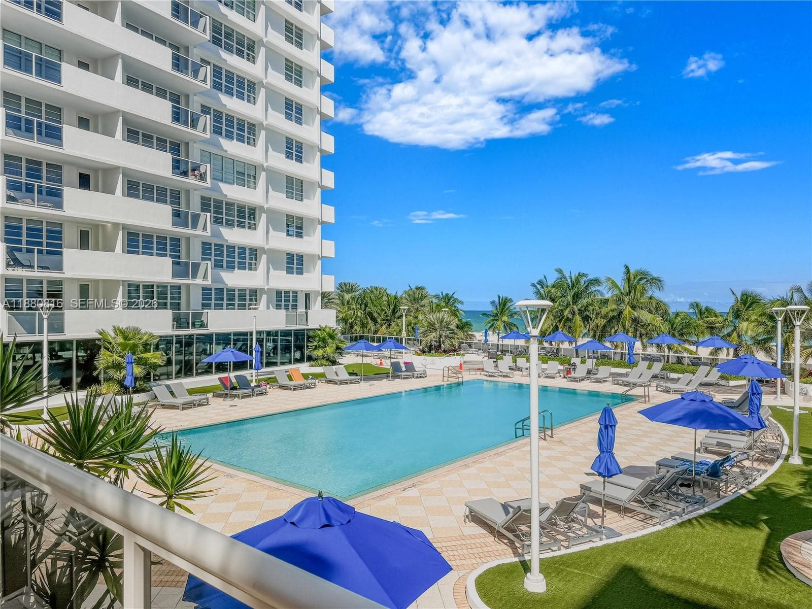 A11880816 — Miami Beach — 49