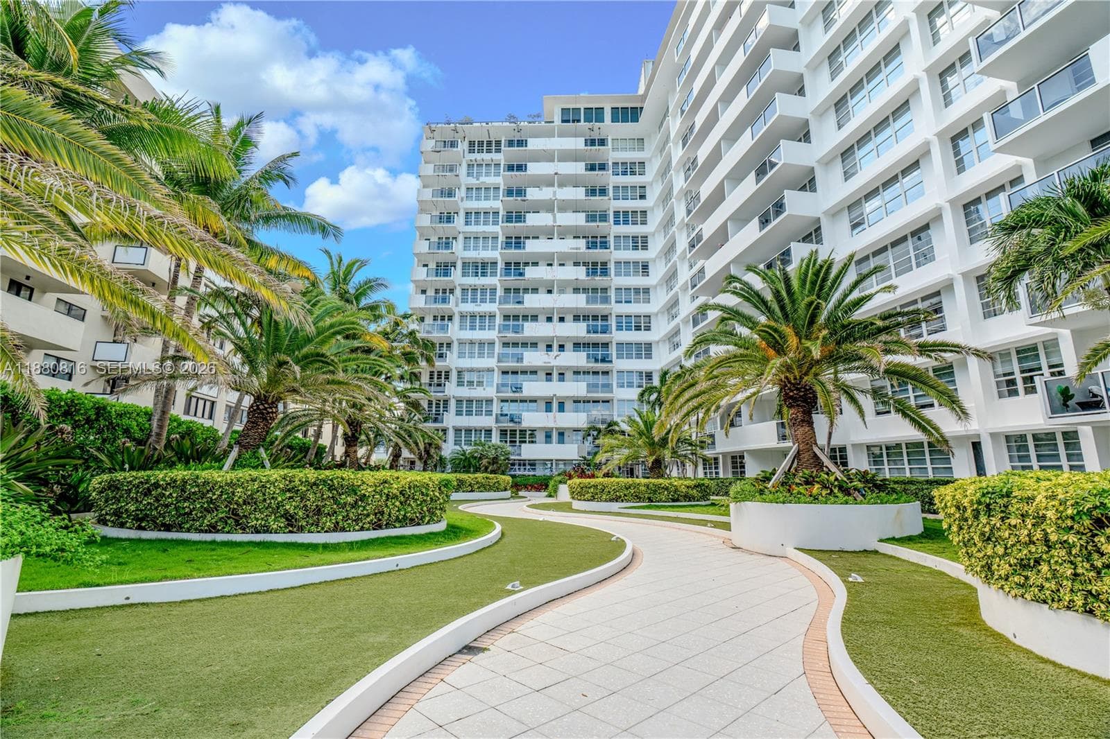 A11880816 — Miami Beach — 37