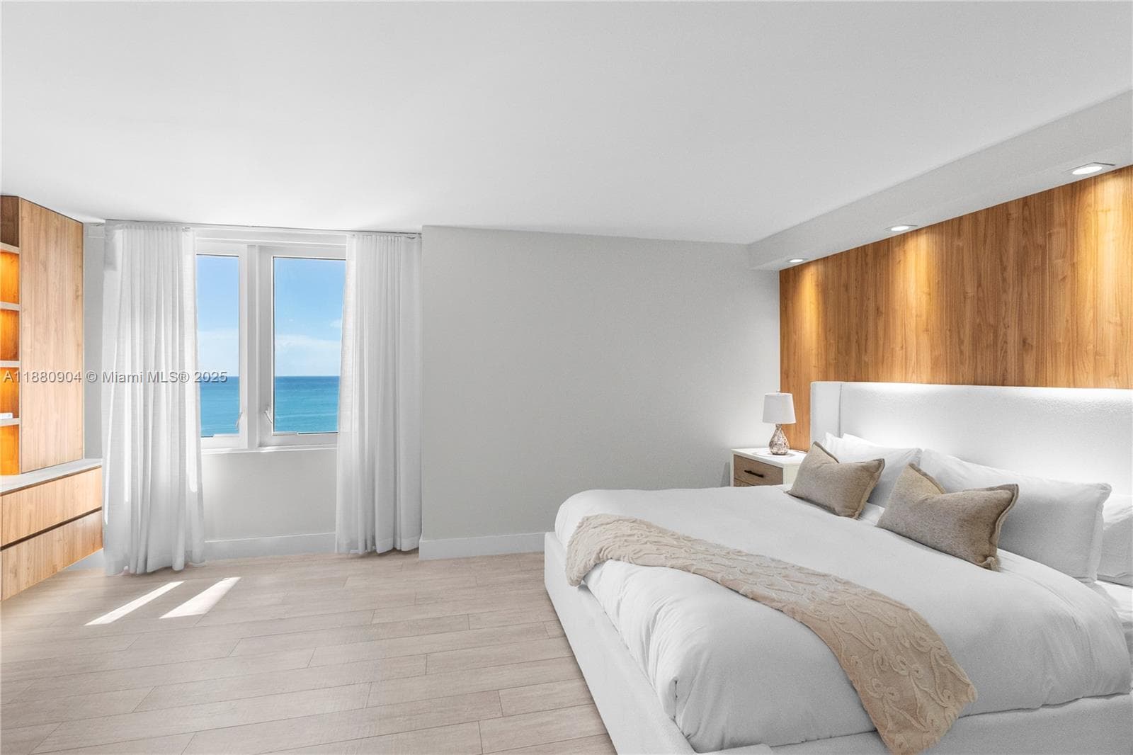 A11880904 — Miami Beach — 12