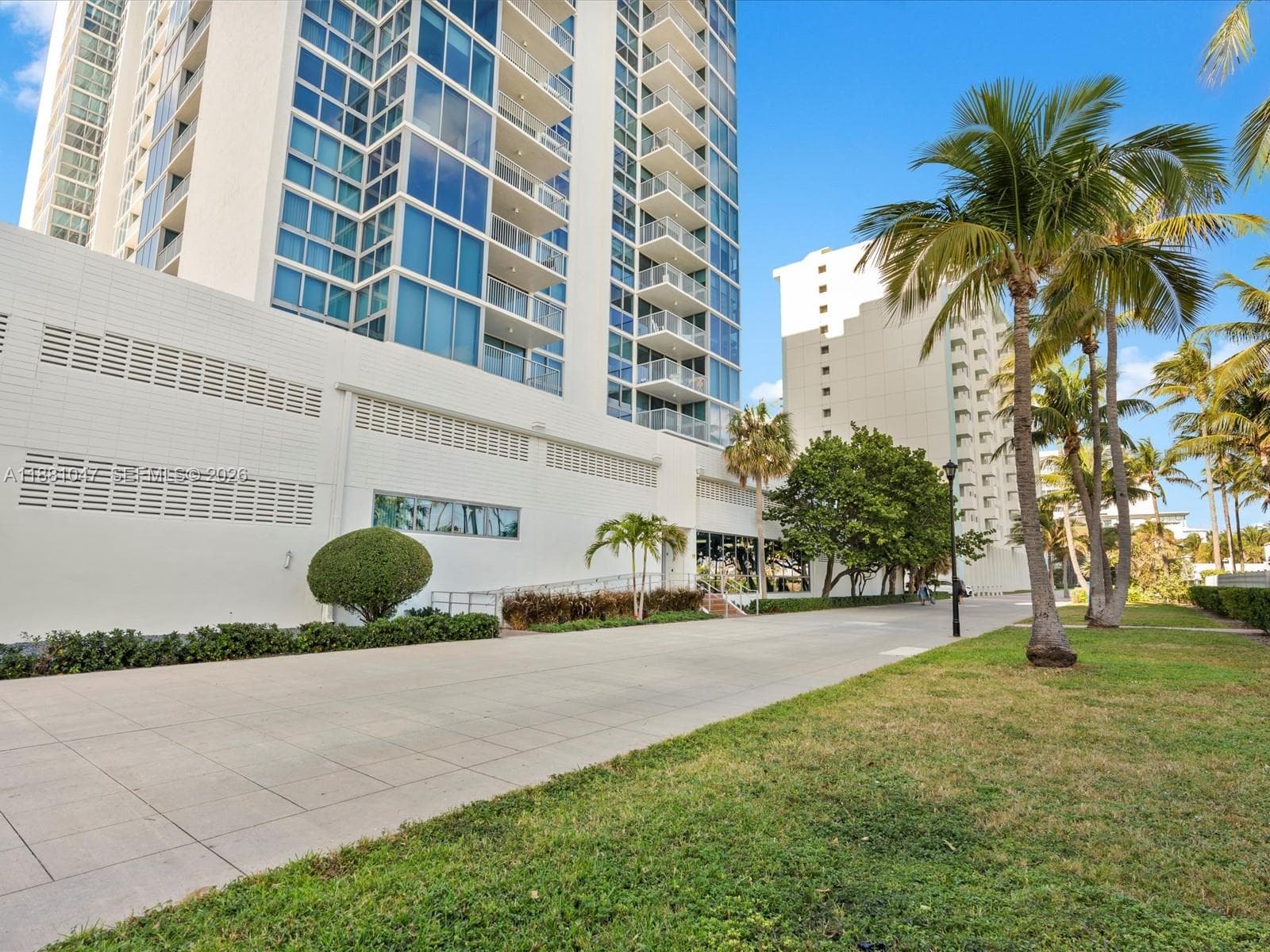 A11881047 — Miami Beach
