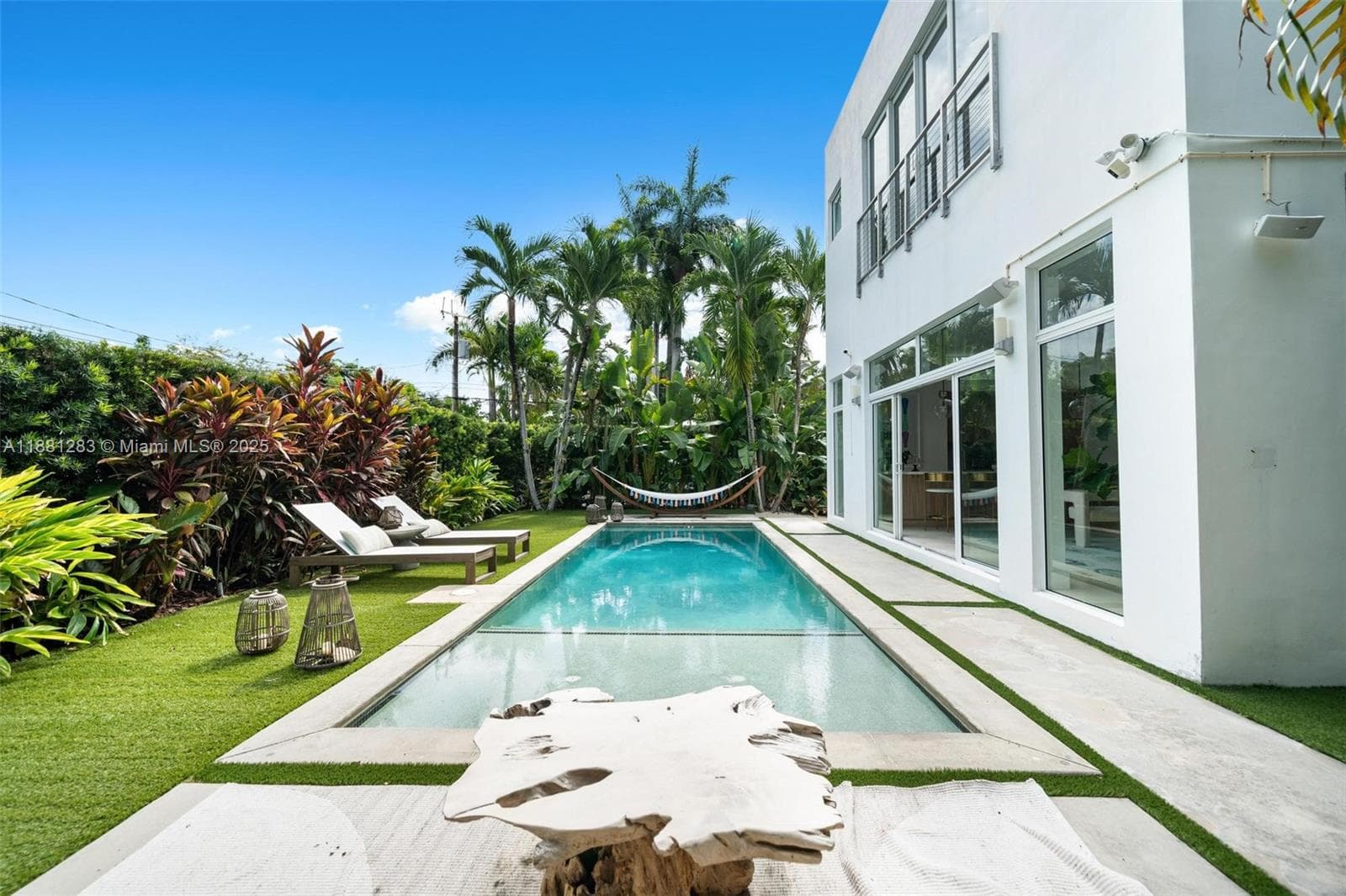 A11881283 — Miami Beach — 36