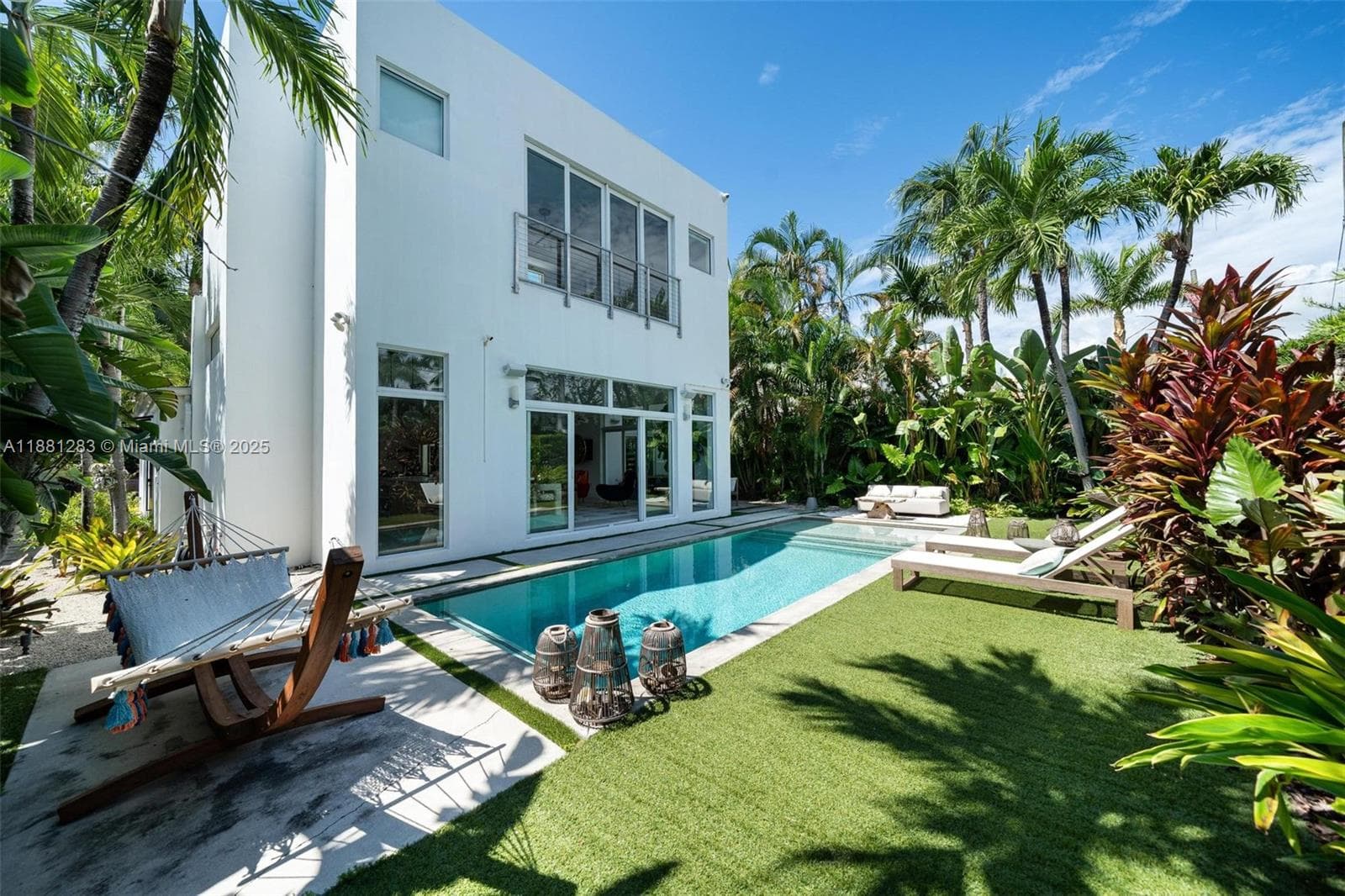 A11881283 — Miami Beach — 38