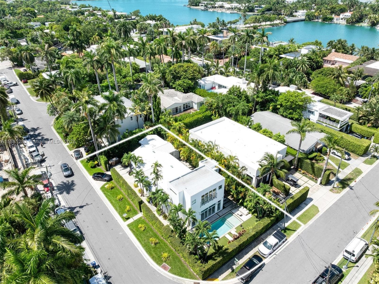 A11881283 — Miami Beach — 50