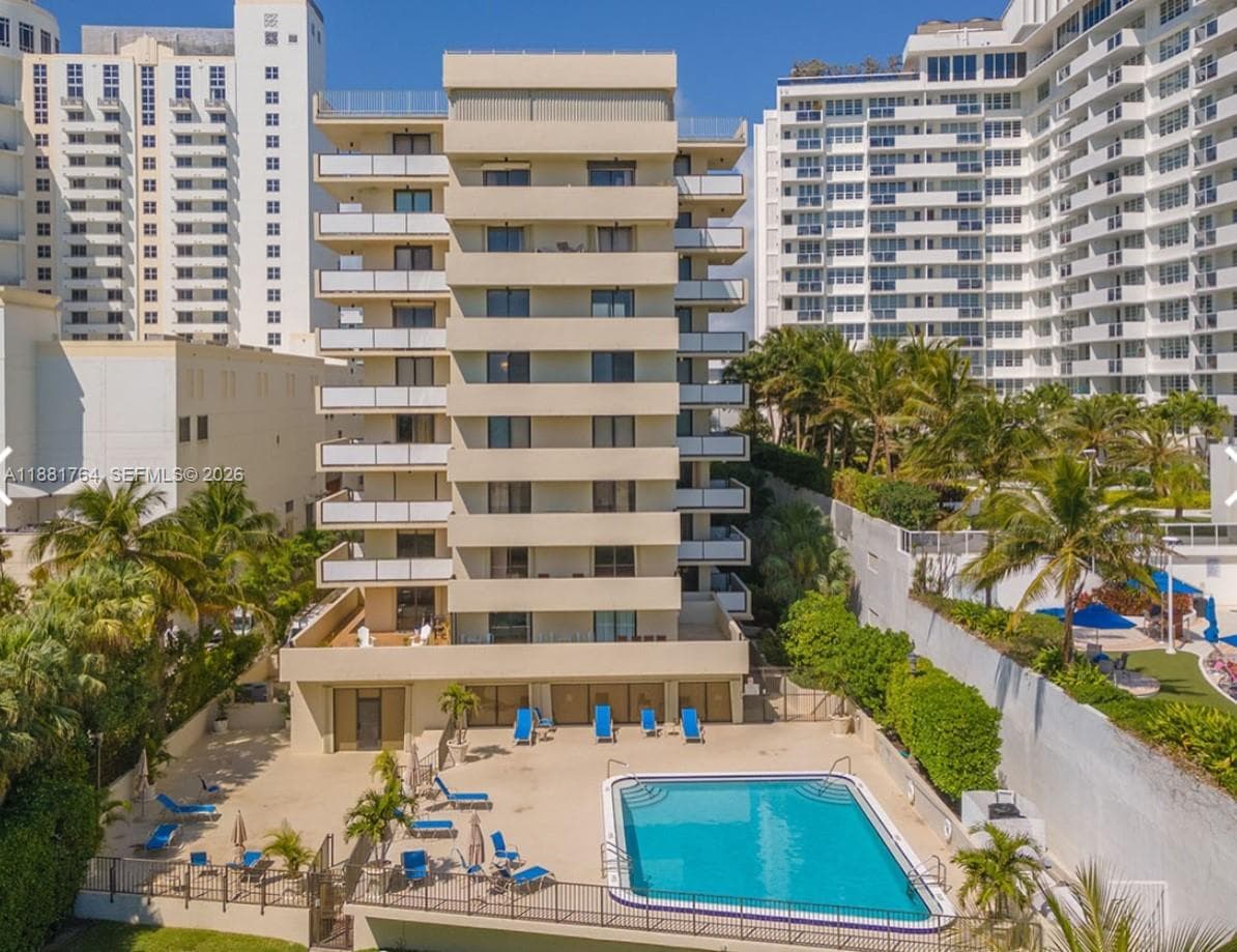 A11881764 — Miami Beach — 2