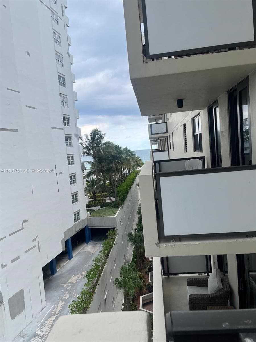 A11881764 — Miami Beach — 9