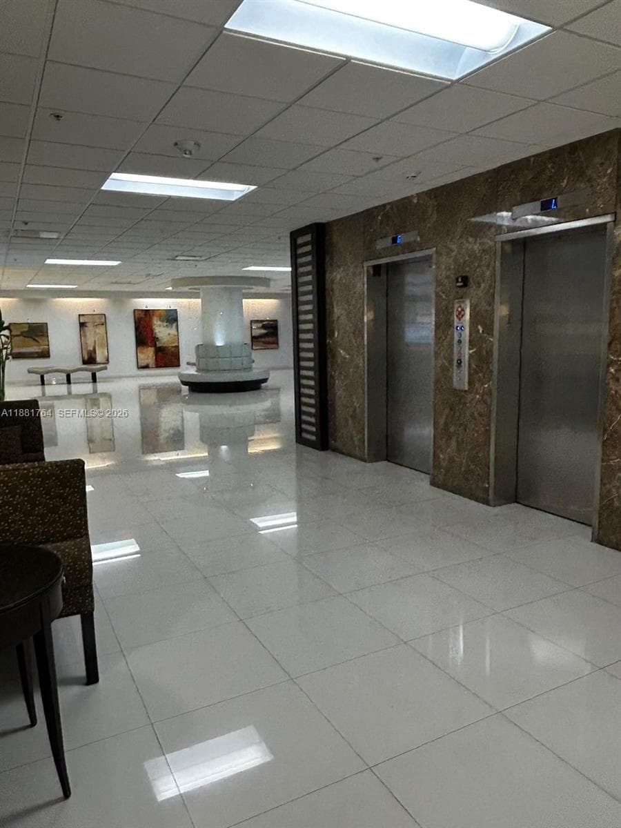 A11881764 — Miami Beach — 8