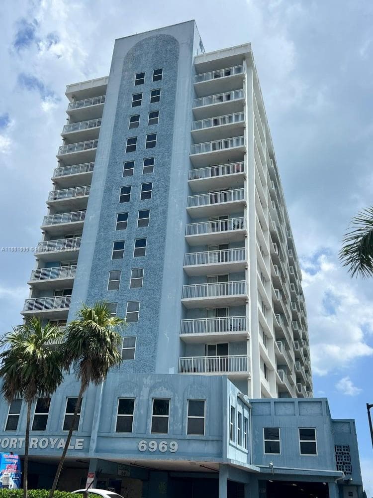 A11881895 — Miami Beach