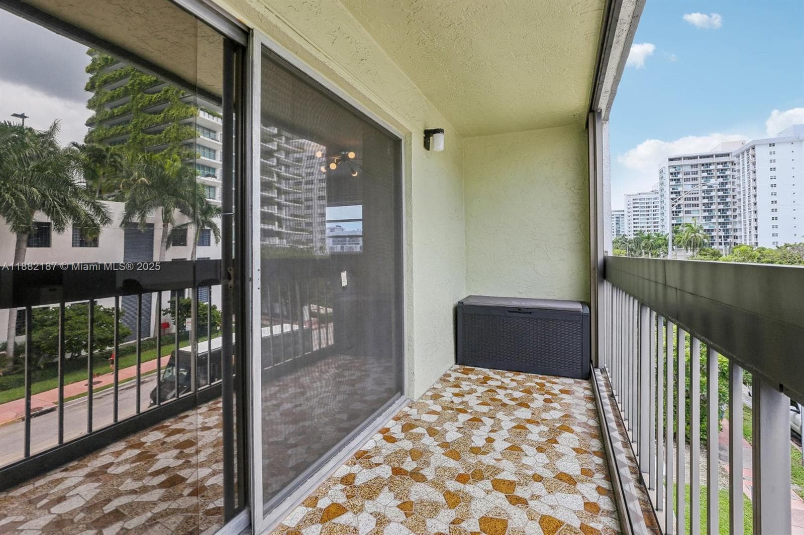 A11882187 — Miami Beach — 21
