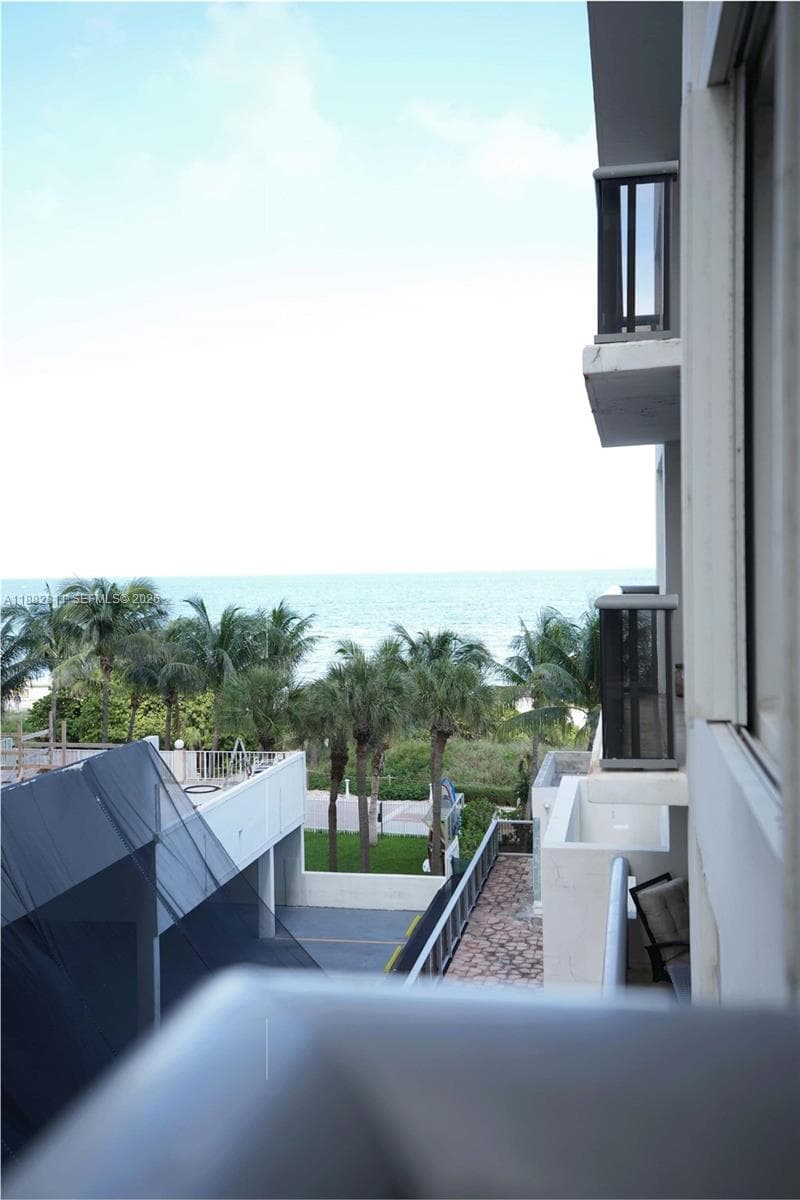 A11882811 — Miami Beach — 2