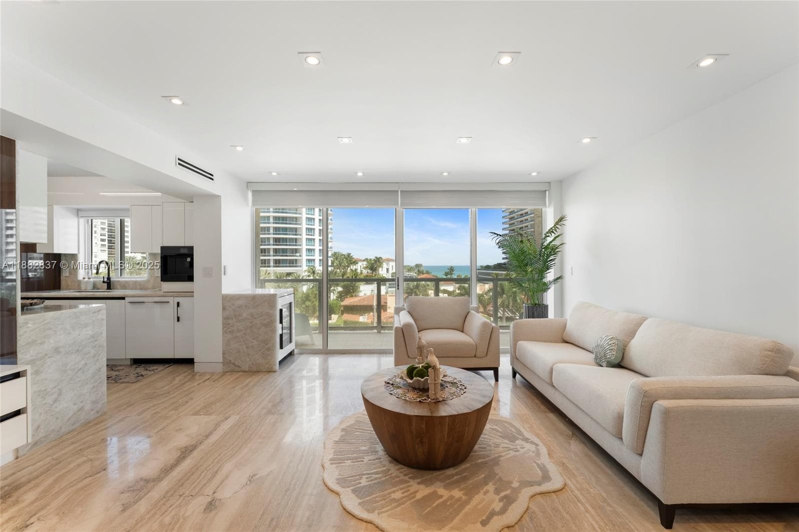 A11882837 — Miami Beach — 16