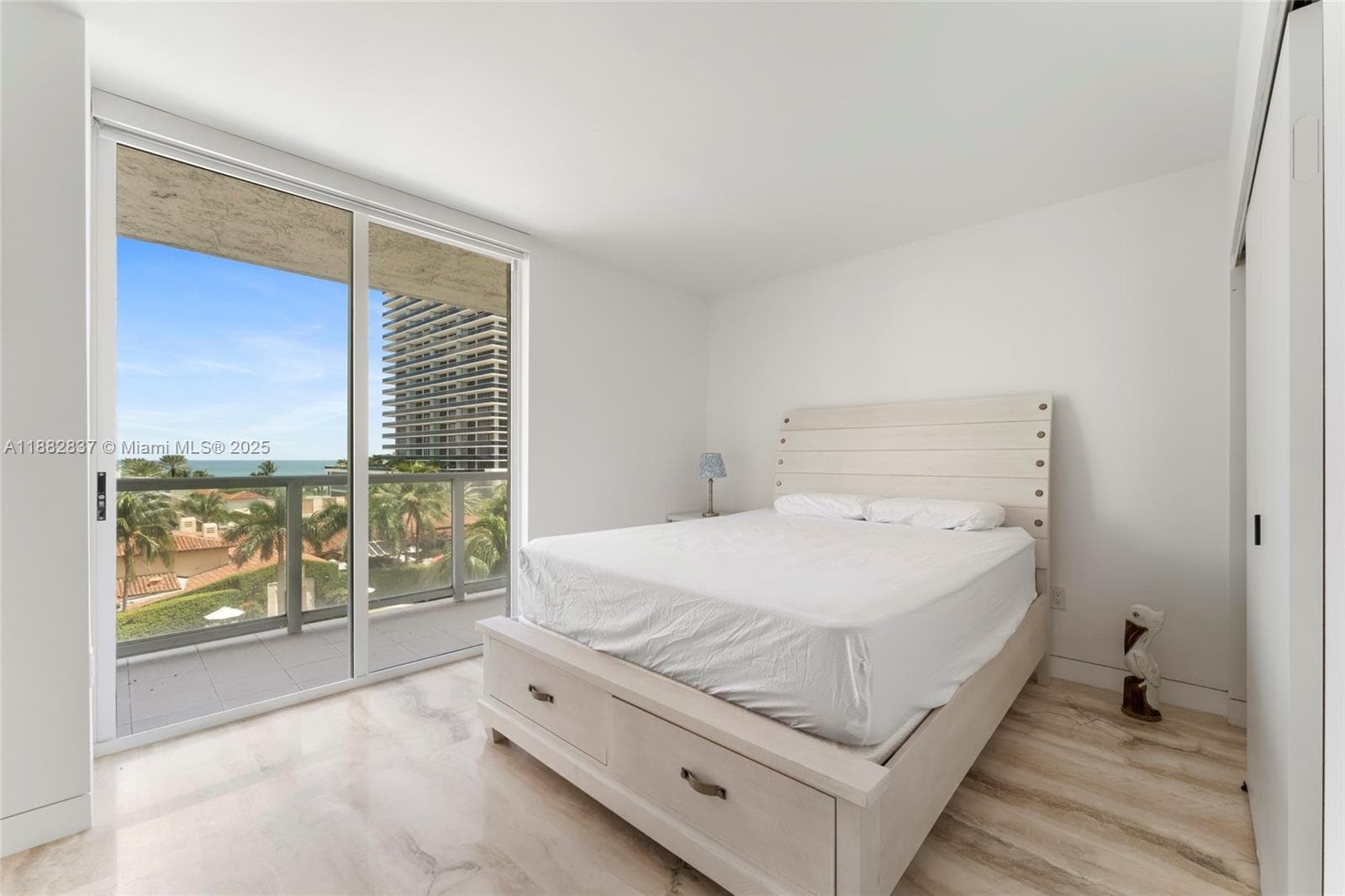 A11882837 — Miami Beach — 26