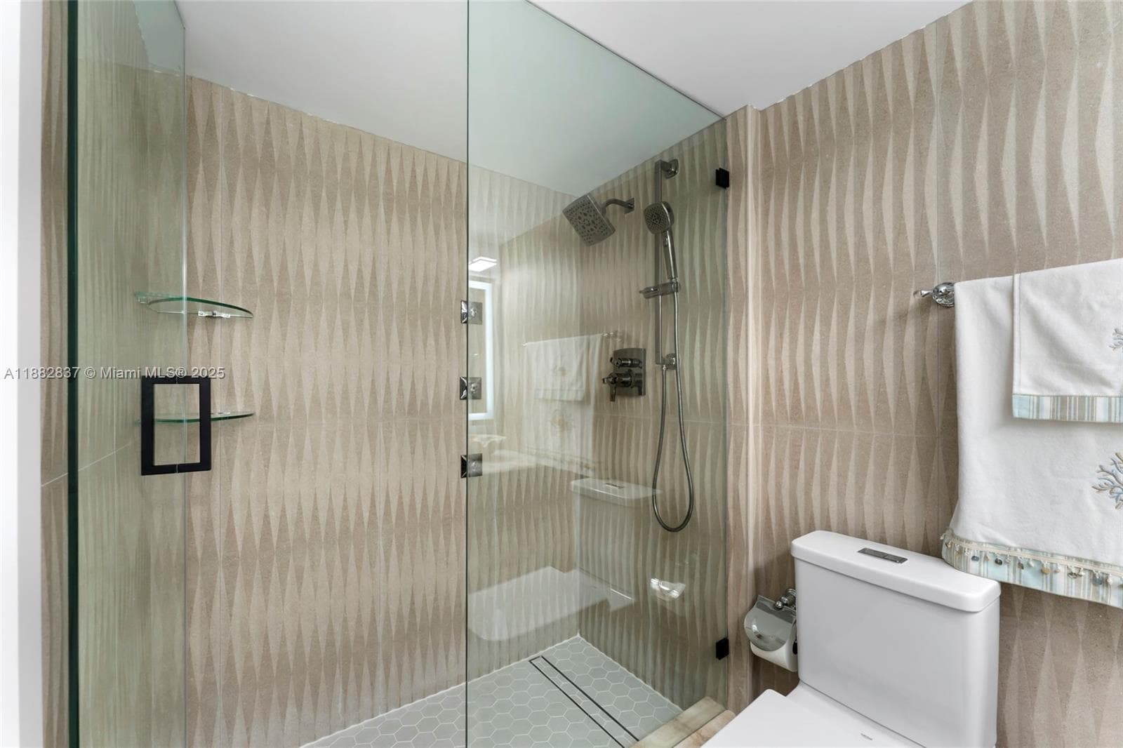 A11882837 — Miami Beach — 30