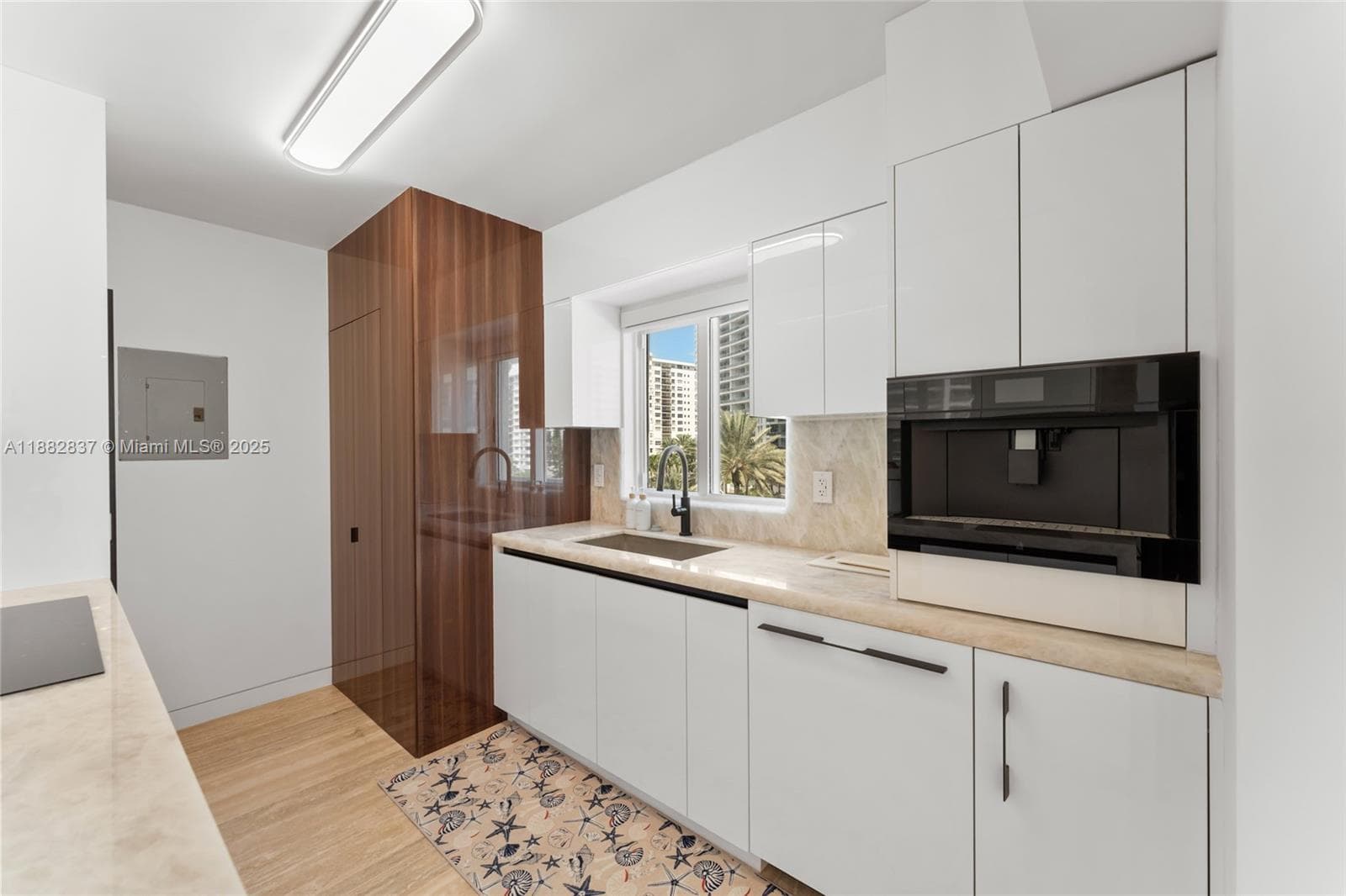 A11882837 — Miami Beach — 18