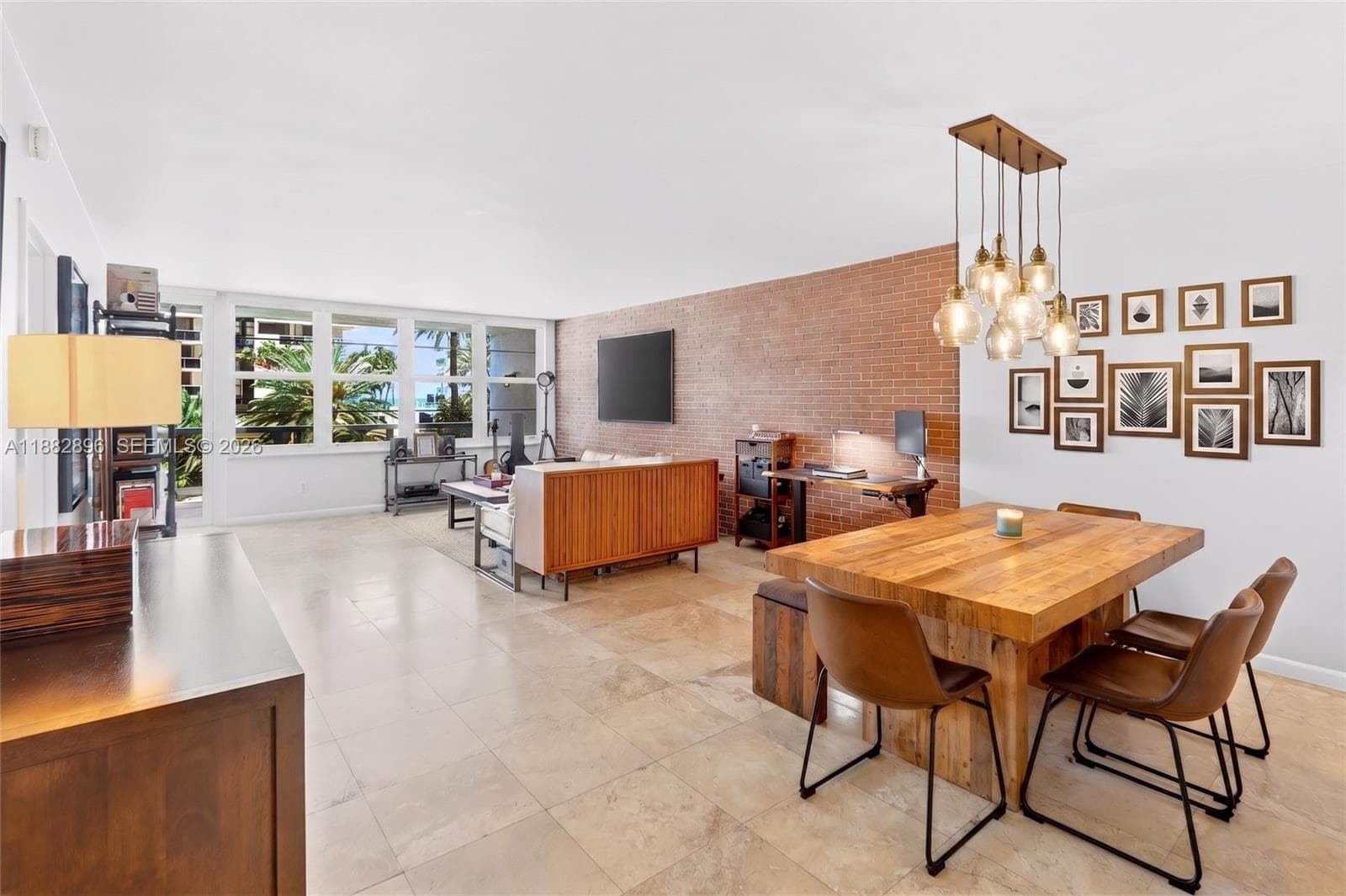A11882896 — Miami Beach