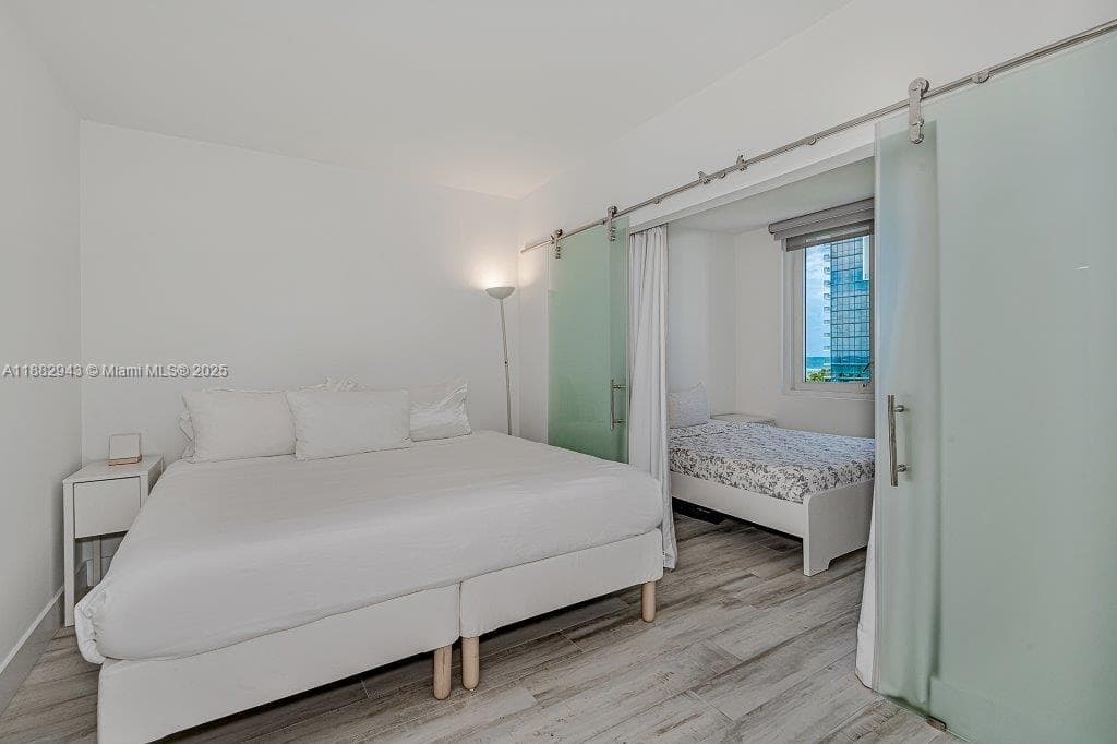 A11882943 — Miami Beach — 23