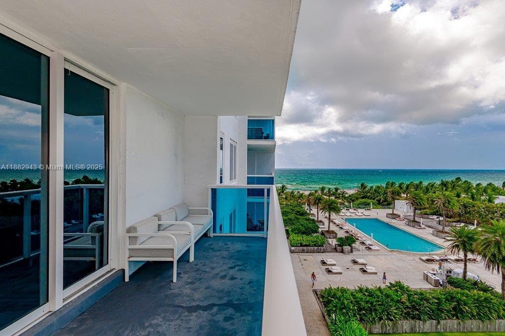 A11882943 — Miami Beach — 32
