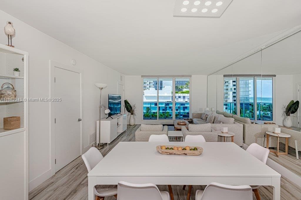 A11882943 — Miami Beach — 9