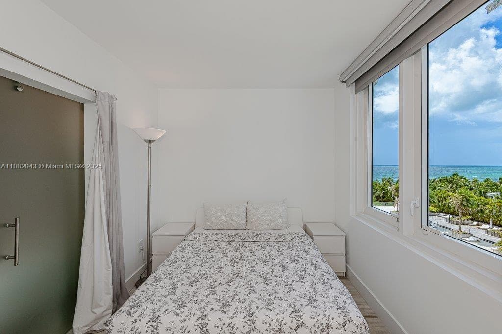 A11882943 — Miami Beach — 30