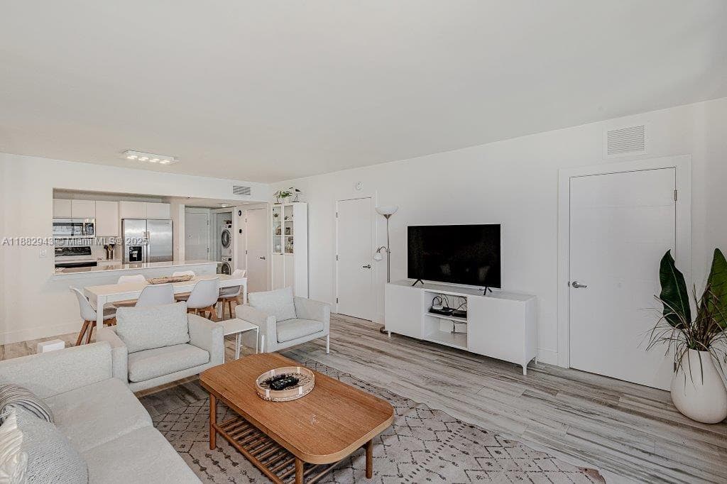 A11882943 — Miami Beach — 15