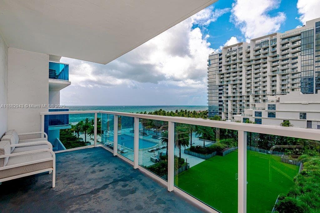 A11882943 — Miami Beach — 31