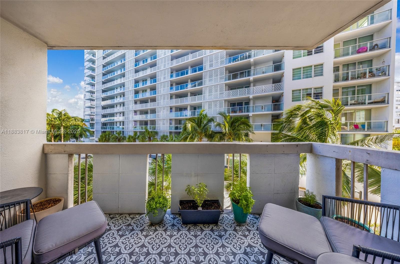 A11883817 — Miami Beach — 16