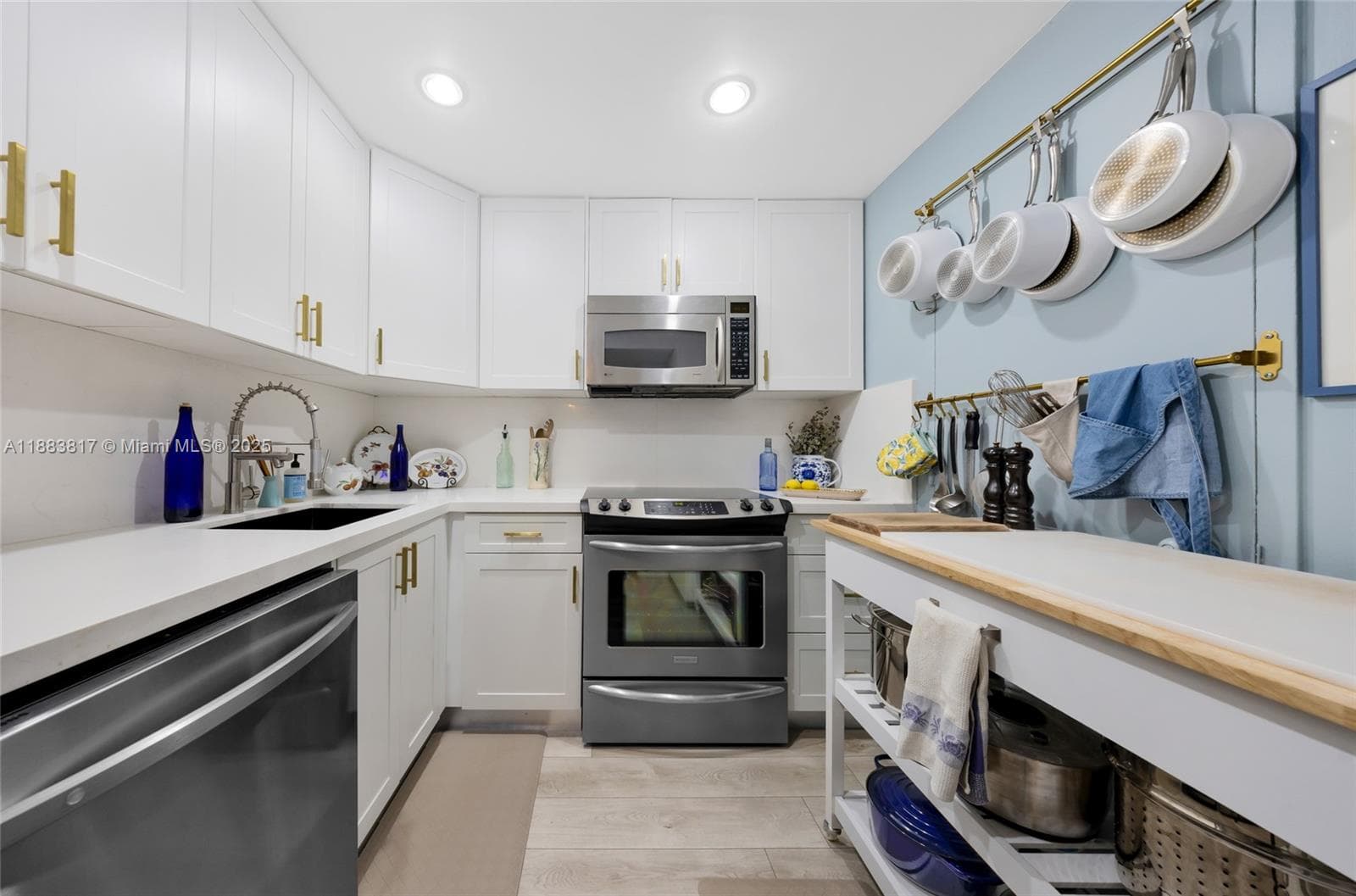 A11883817 — Miami Beach — 12