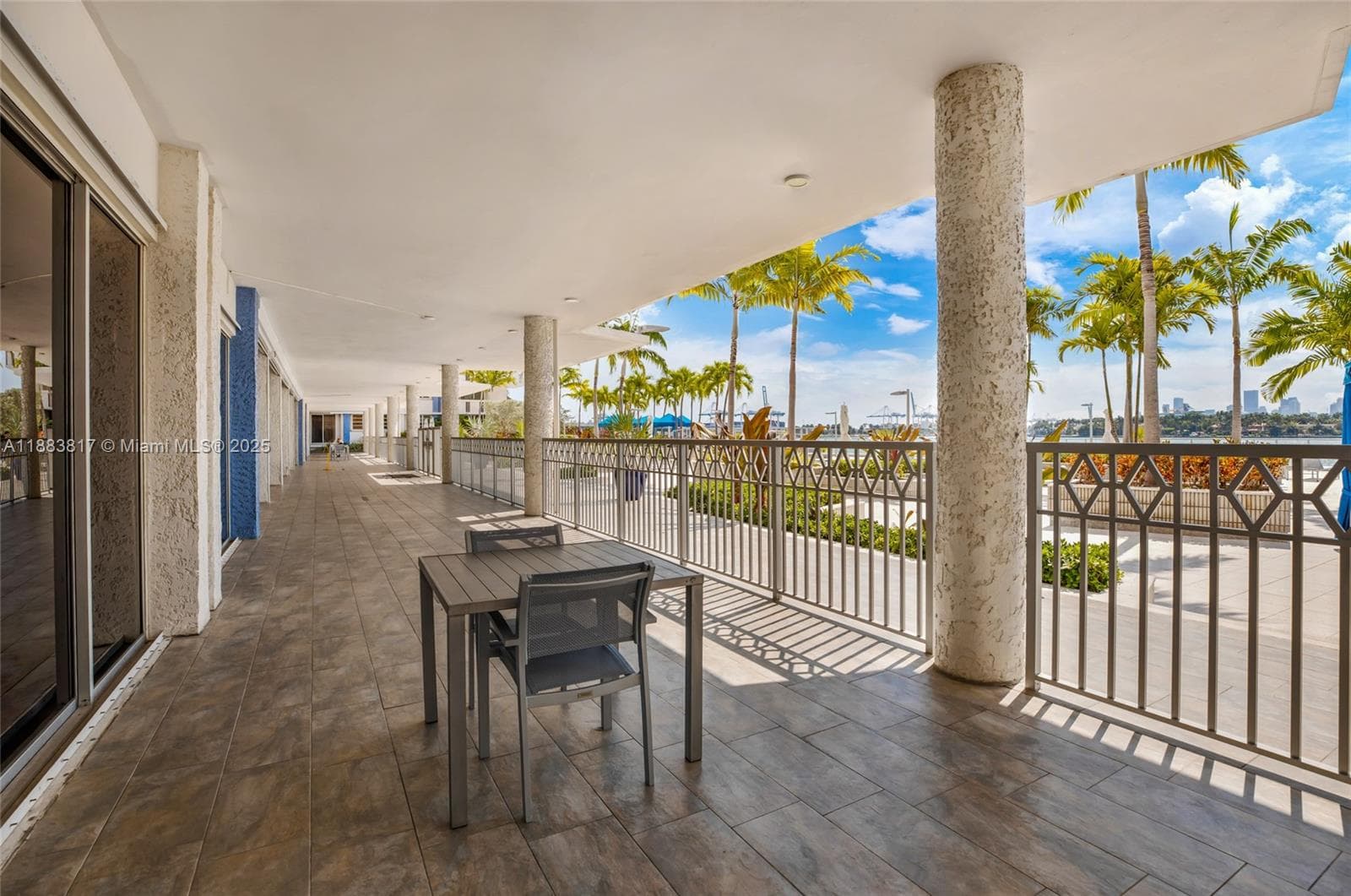 A11883817 — Miami Beach — 26