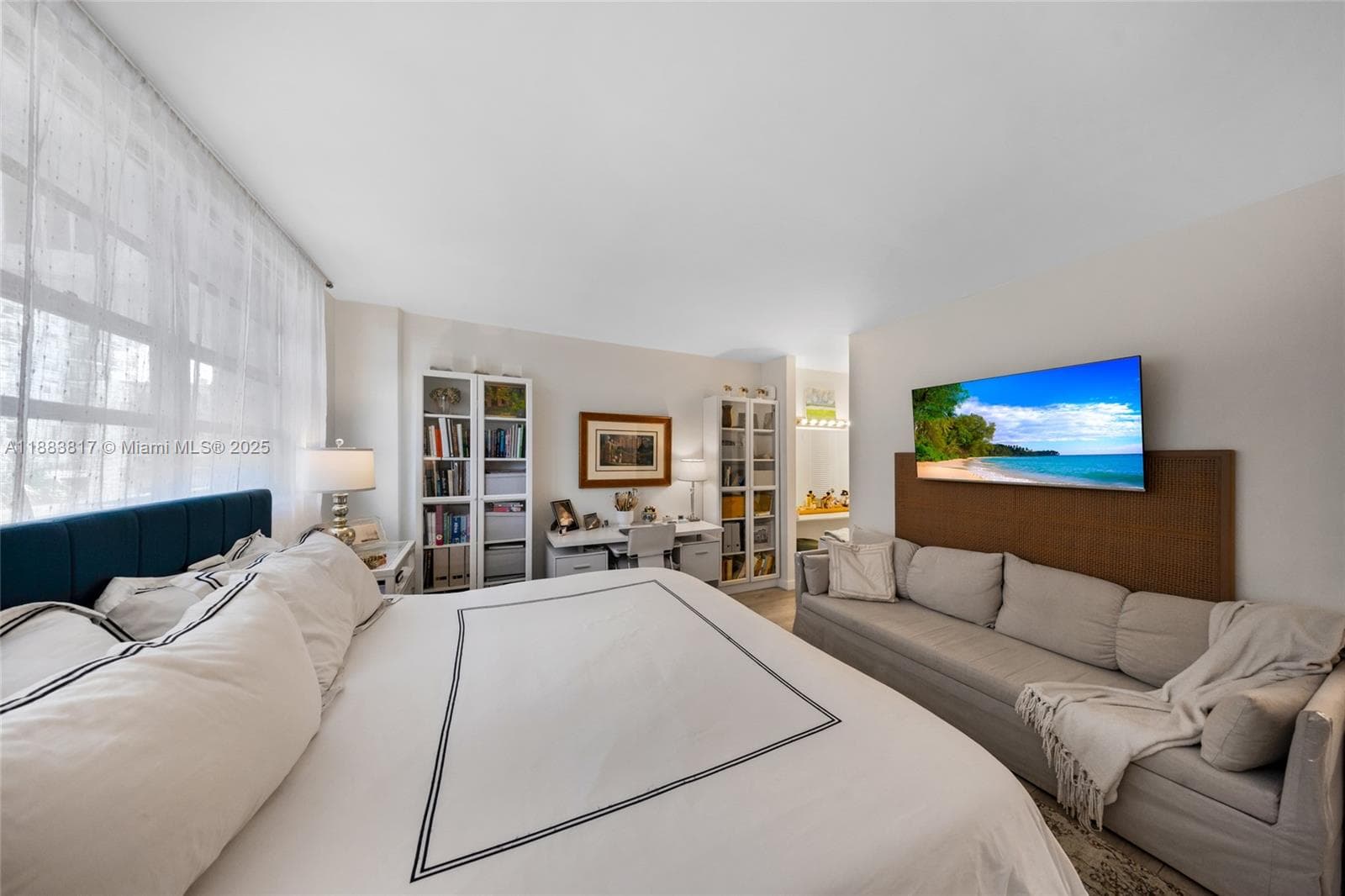 A11883817 — Miami Beach — 22