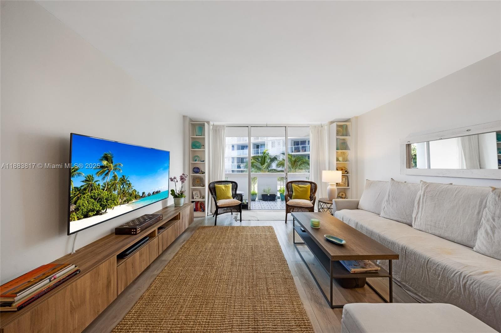A11883817 — Miami Beach — 3