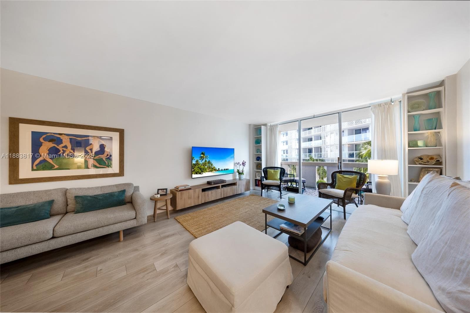 A11883817 — Miami Beach