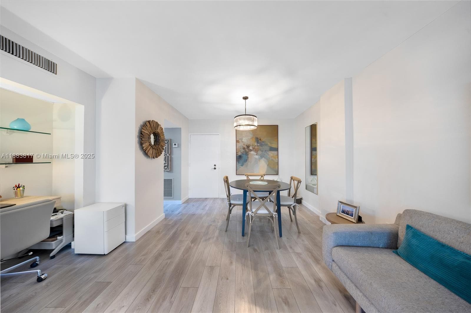 A11883817 — Miami Beach — 9