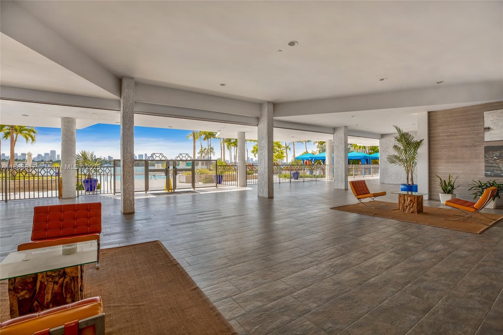 A11883817 — Miami Beach — 30
