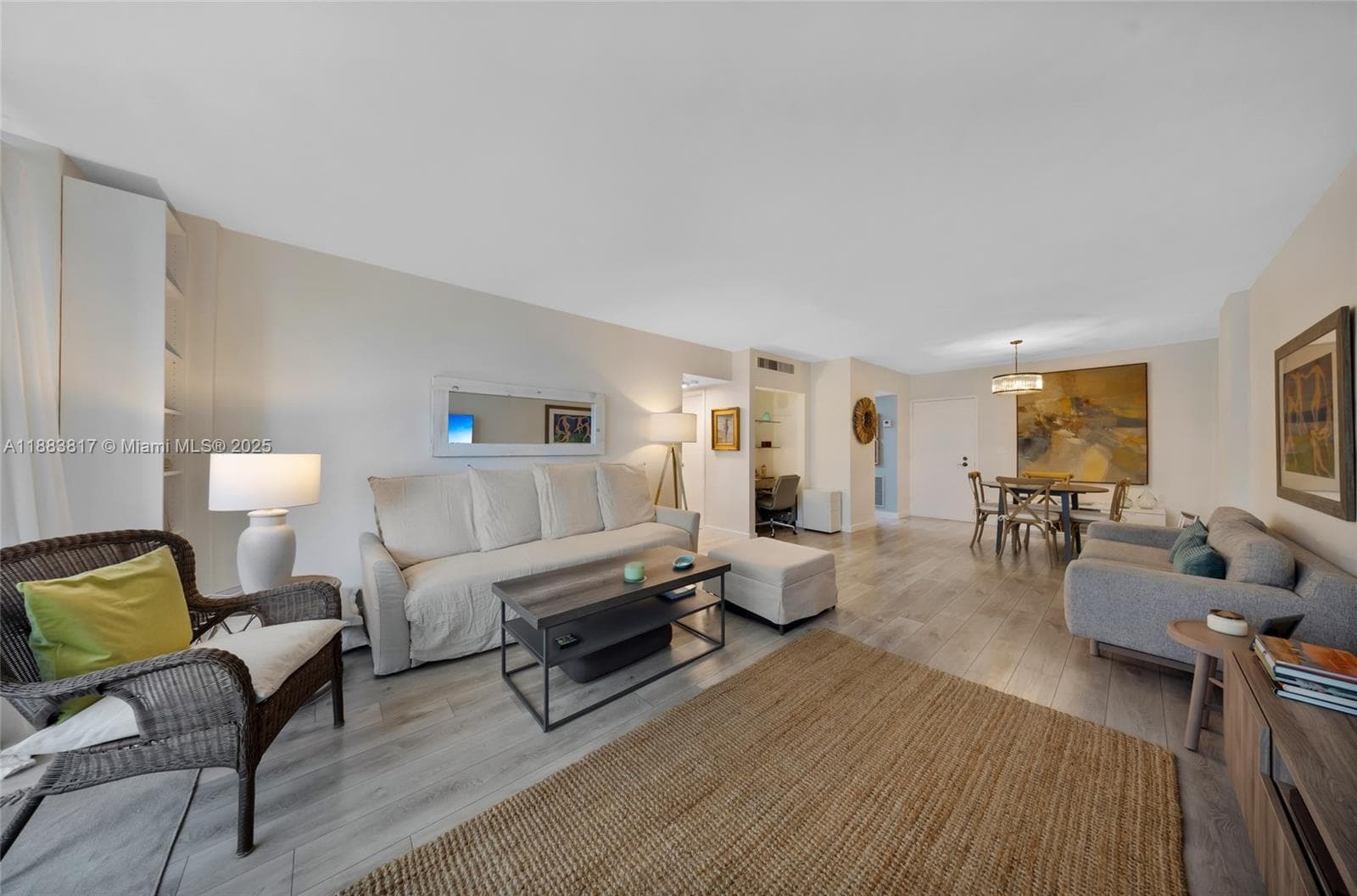 A11883817 — Miami Beach — 10