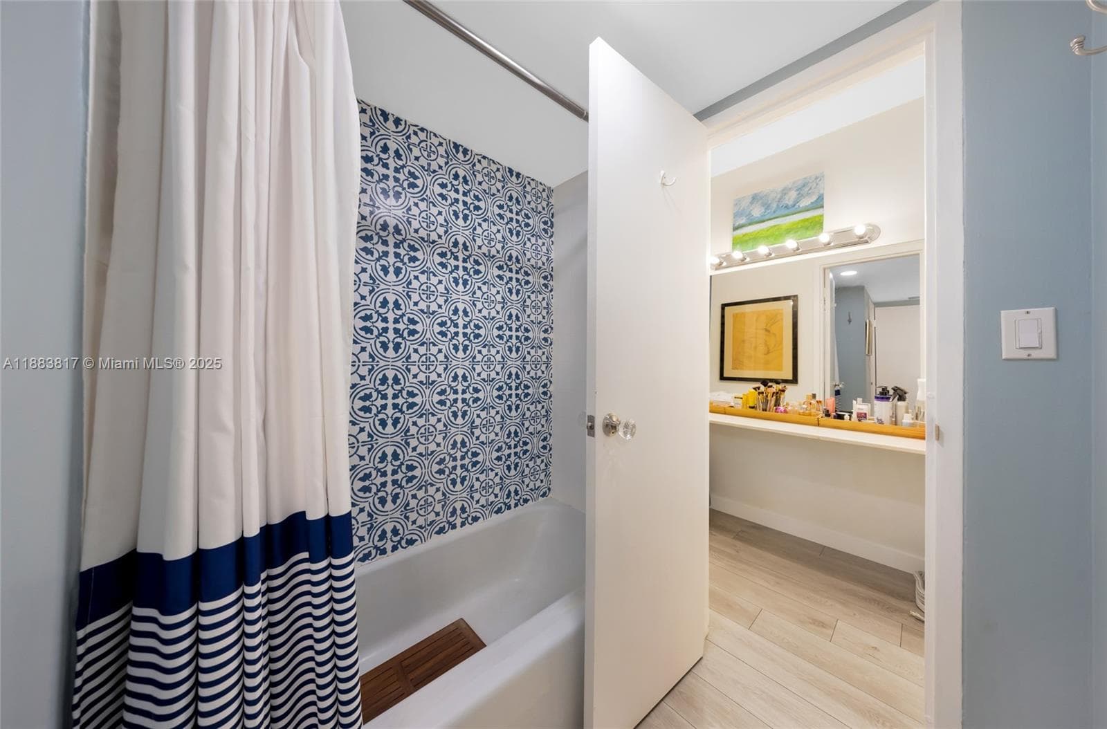 A11883817 — Miami Beach — 18